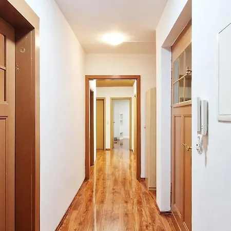 Grosse, Geraeumige Fuer Bis Zu 14 Personen! Apartment